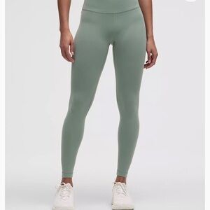 Like New Lululemon Align leggings Sage Green Size 6 25"